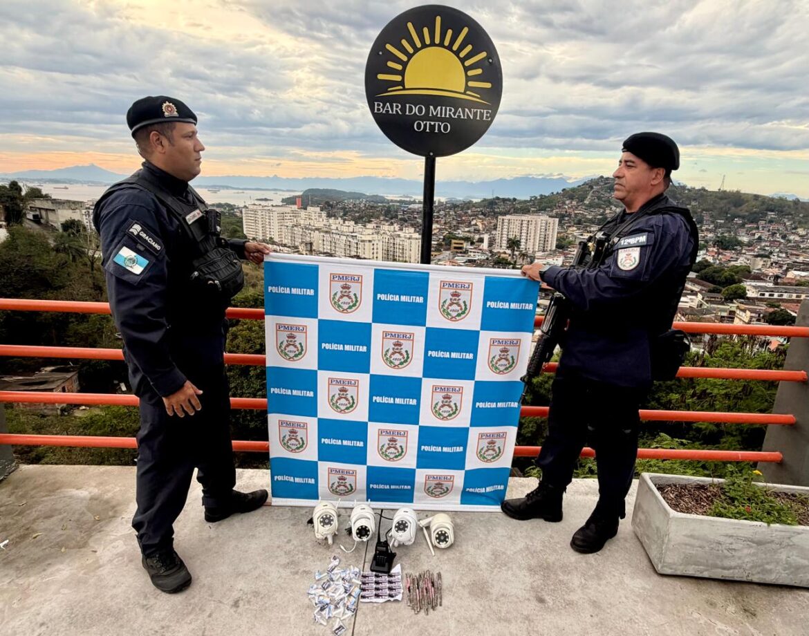 policia-militar-apreende-drogas-e-cameras-de-monitoramento-em-niteroi policia-militar-apreende-drogas-e-cameras-de-monitoramento-em-niteroi