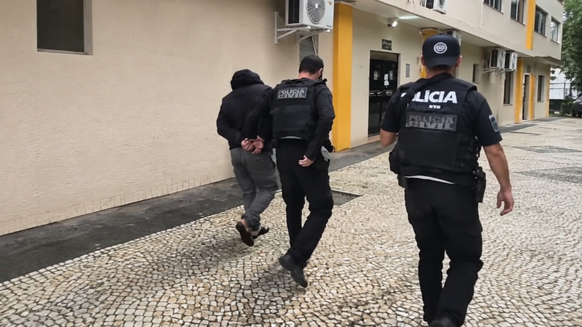 policia-civil-cumpre-mandado-de-prisao-por-roubo-a-residencia-em-niteroi policia-civil-cumpre-mandado-de-prisao-por-roubo-a-residencia-em-niteroi