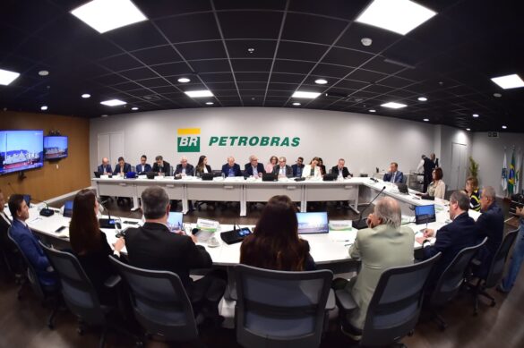 prefeito-rodrigo-neves-se-reune-com-presidente-da-petrobras,-magda-chambriard,-e-representantes-do-setor-naval,-petroleo-e-logistica prefeito-rodrigo-neves-se-reune-com-presidente-da-petrobras,-magda-chambriard,-e-representantes-do-setor-naval,-petroleo-e-logistica